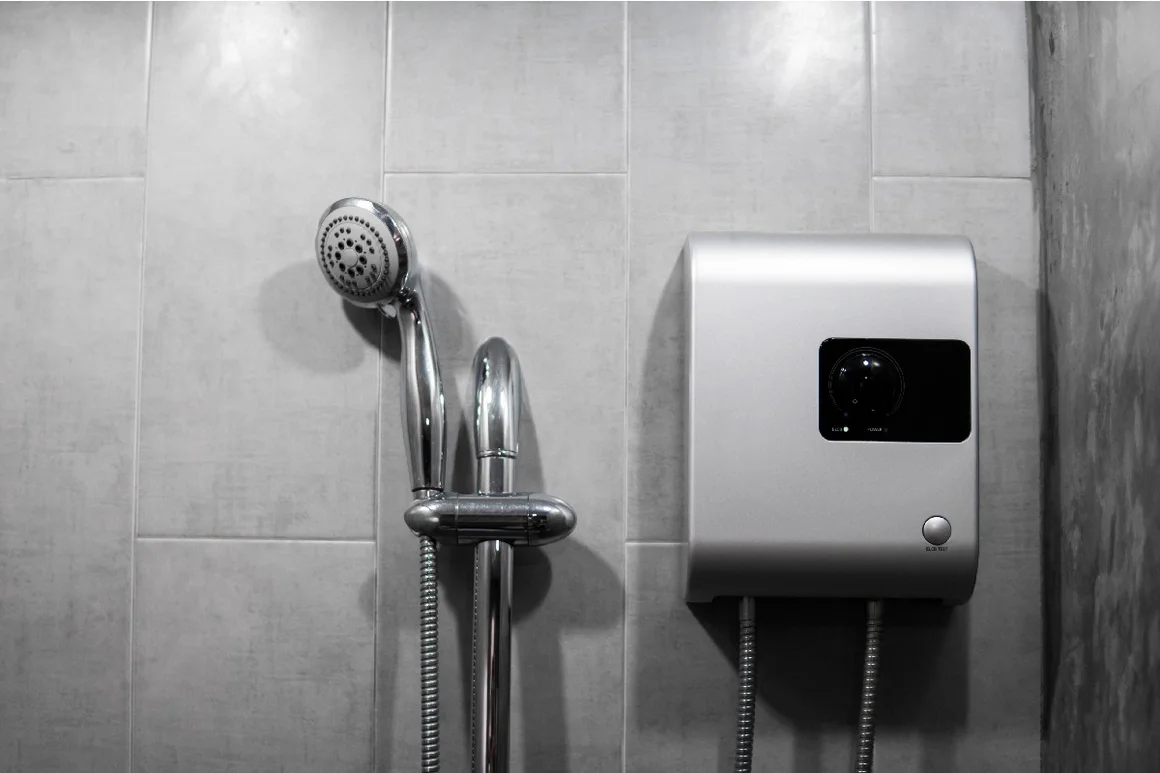 Duschkopf und Durchlauferhitzer